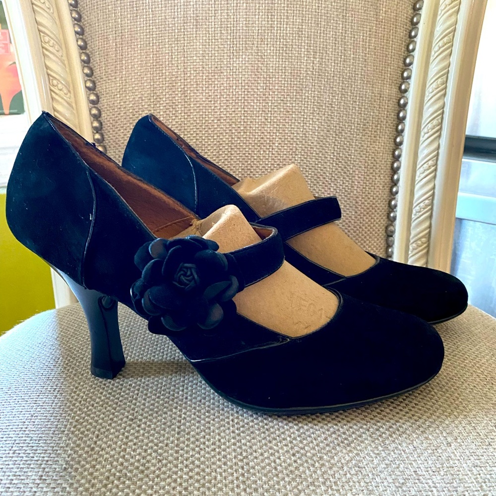 Sofft black suede heels